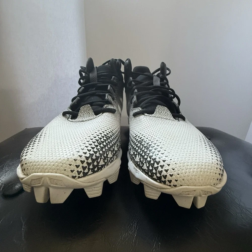 Men's Under Armour Spotlight Football‎ Cleats Sz 10 Black White 3026339-001 EUC
